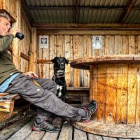 Fürhstücks-Kaffee im Thermobecher im Windschutz genießen