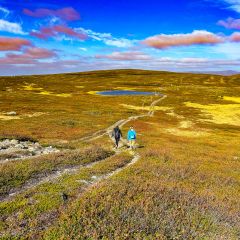 Wanderung im Spätsommer zum Bergsee Visjön